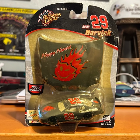 Winner’s Circle Kevin Harvick 1:64 Scale die cast car still on packing - Picture 2 of 6